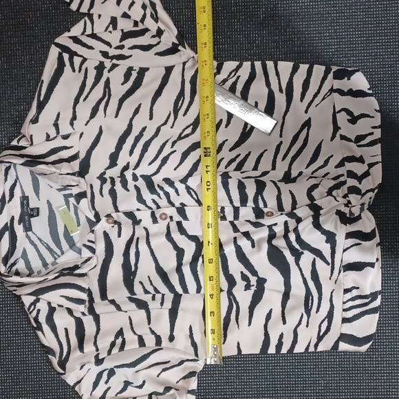 MOA MOA shirt. Pullover w/ button front, zebra print. Whimsy. Corpcore. Medium. - Picture 8 of 14